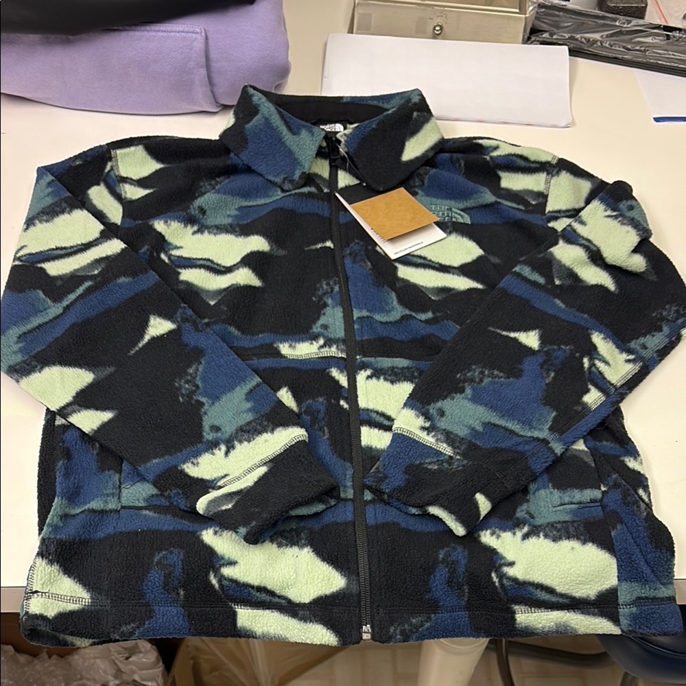The North Face Size Small Women’s Camouflage Fleece Jacket NWT